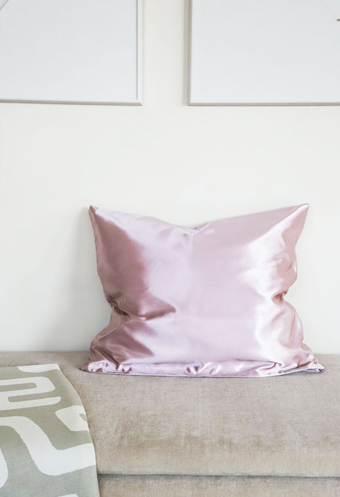 beauty pillow satijnen kussensloop roze 3e foto