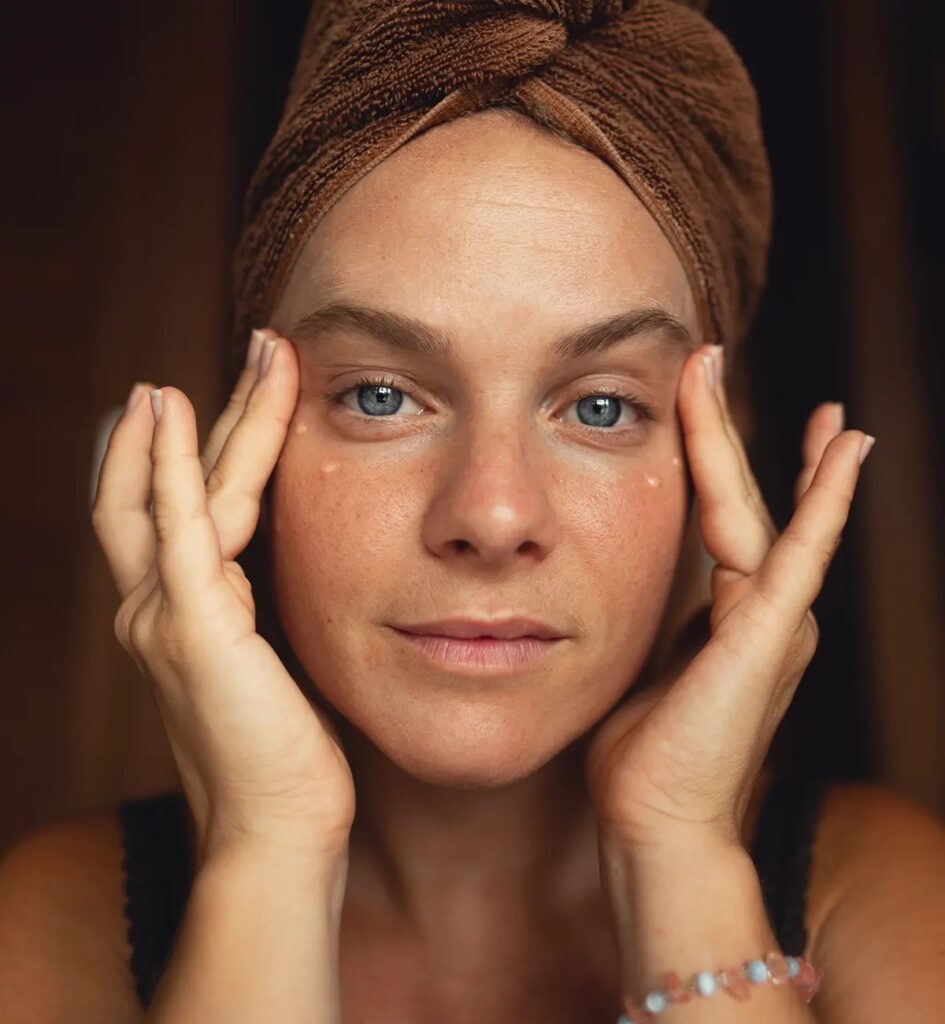 Lifting Eye Serum MARIA ÅKERBERG met model bij Soin Total